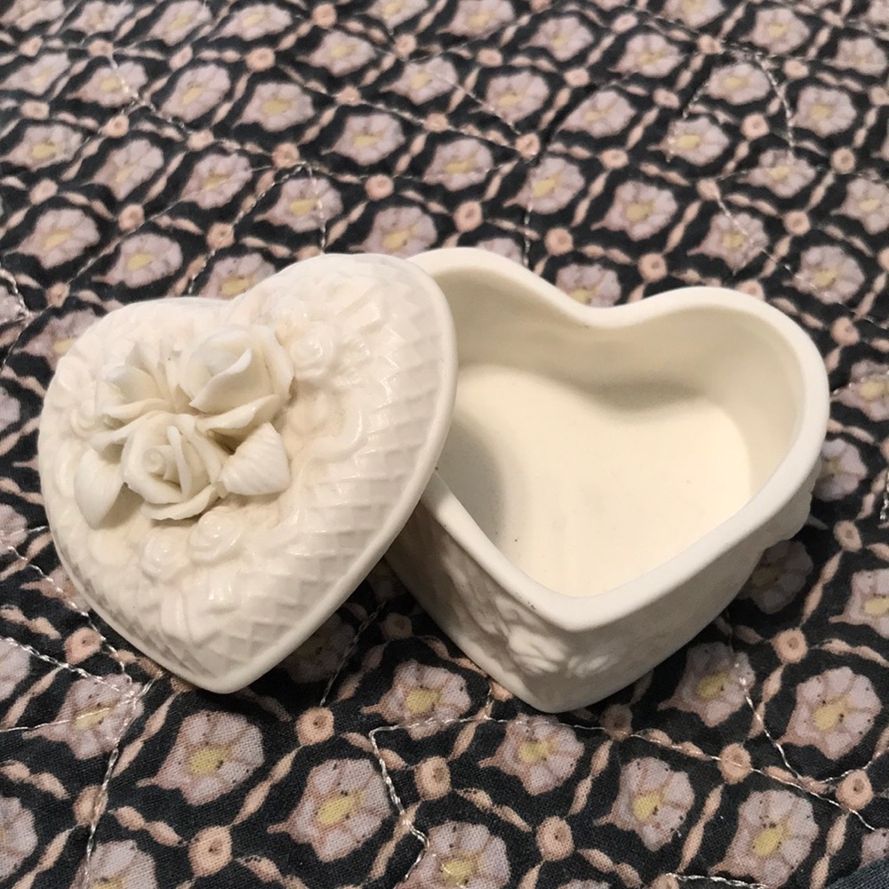 Vintage - Heart Jewelry Box - Picture 2 of 4